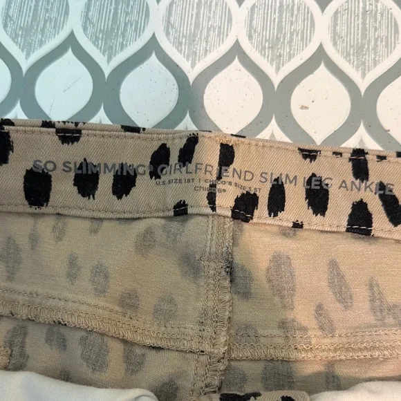 EUCChico's Tan and Black Animal Print So Sliimming jeans Chicos sz 3T (IS 16-18) - Picture 2 of 9